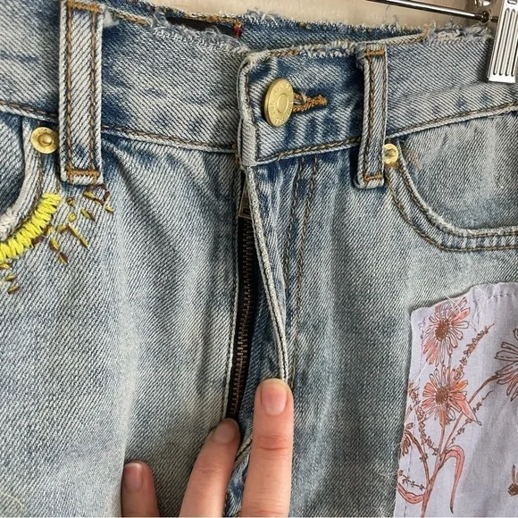 Urban Outfitters BDG Patchwork A-Line Denim Shorts Embroidered Size 24 - Picture 5 of 11